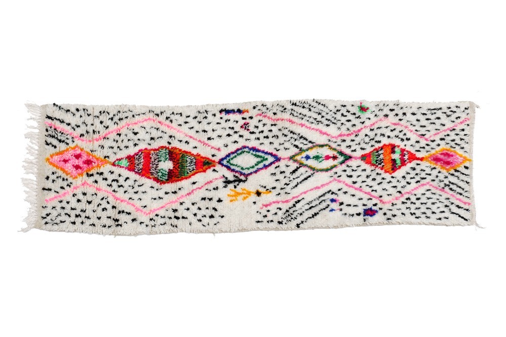 Moyen tapis berbère de couloir à motifs colorés coloré en laine Azilal à motifs