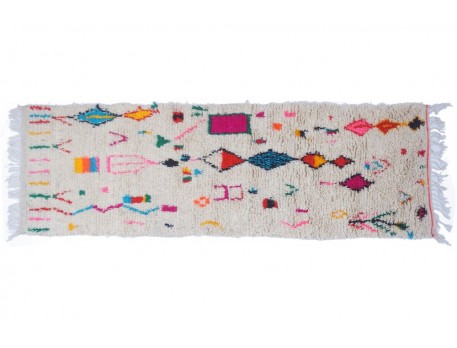 Tapis de couloir berbère coloré en laine Azilal avec des formes de losange