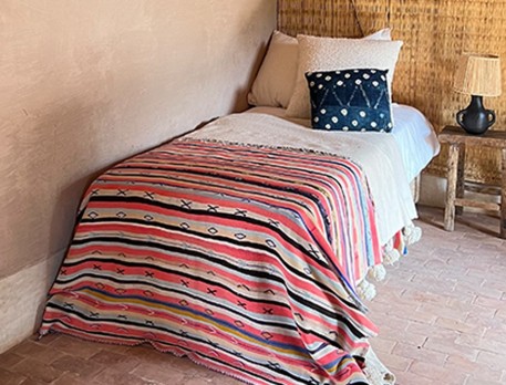 Vintage berber blanket handmade in Morocco. 241 x 154cm.