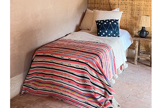 Plaid berbere marocain ancien à motifs coloré