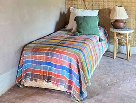 Plaid berbere marocain ancien à carreaux coloré