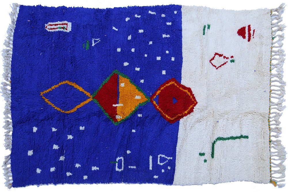 Tapis berbère Azilal abstrait bleu et blanc à motifs en laine