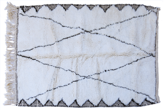 Beni Ouarain berber carpet with black cross and zigzags