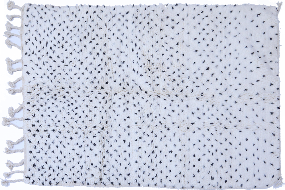 Beni Ouarain berber carpet medium size in white wool and black dots