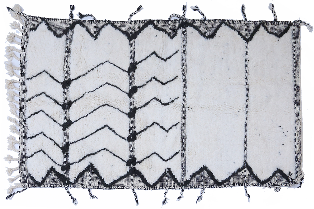 Beni Ouarain berber carpet - Black and white outlines and lines in wool