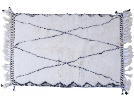 Beni Ouarain berber carpet dark contours and black lines in wool 