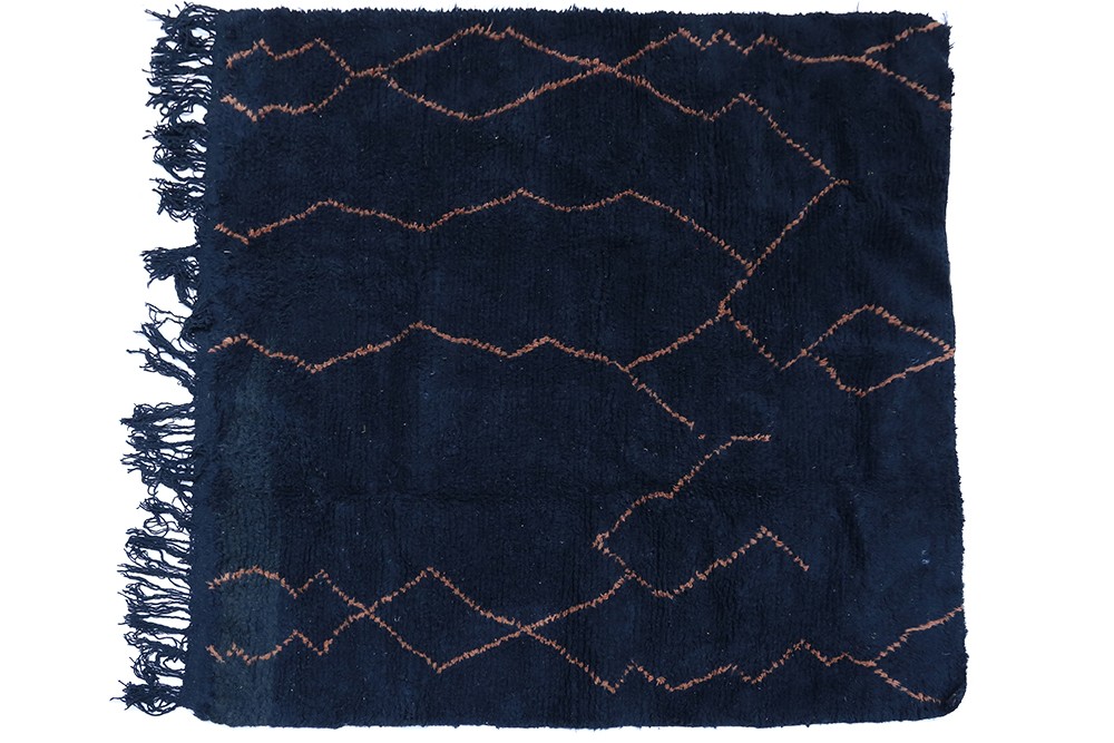 Beni Ouarain square berber carpet black background and brown lines
