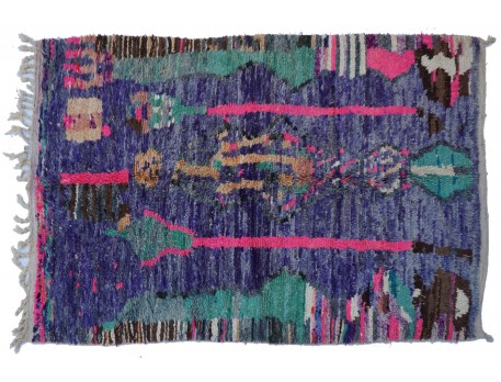 Tapis Boujad ancien fond violet et motifs rose fluo et vert foncé en laine