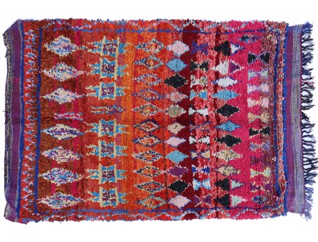 Tapis Boucherouite ancien fabriqué au Maroc tons bordeaux violet et orange avec losanges