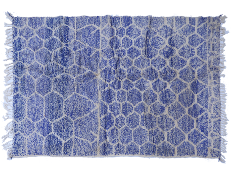Grand tapis berbère Azilal moderne bleu avec hexagones blancs