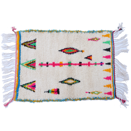 Petit tapis berbère Azilal blanc avec motifs bleu rose vert contours jaune et bleu 