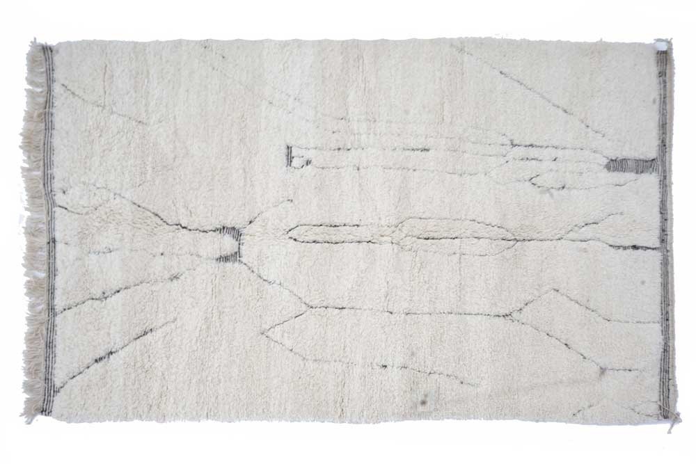 Grand tapis berbère Béni Ouarain blanc à motifs