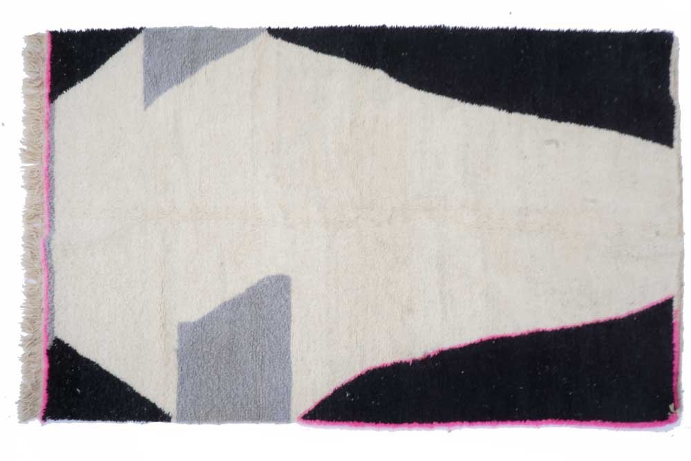 Grand tapis Béni Ouarain motif graphique noir gris et blanc