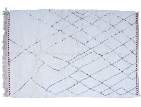 Small white Beni Ouarain Berber carpet with rhombuses engraved in black