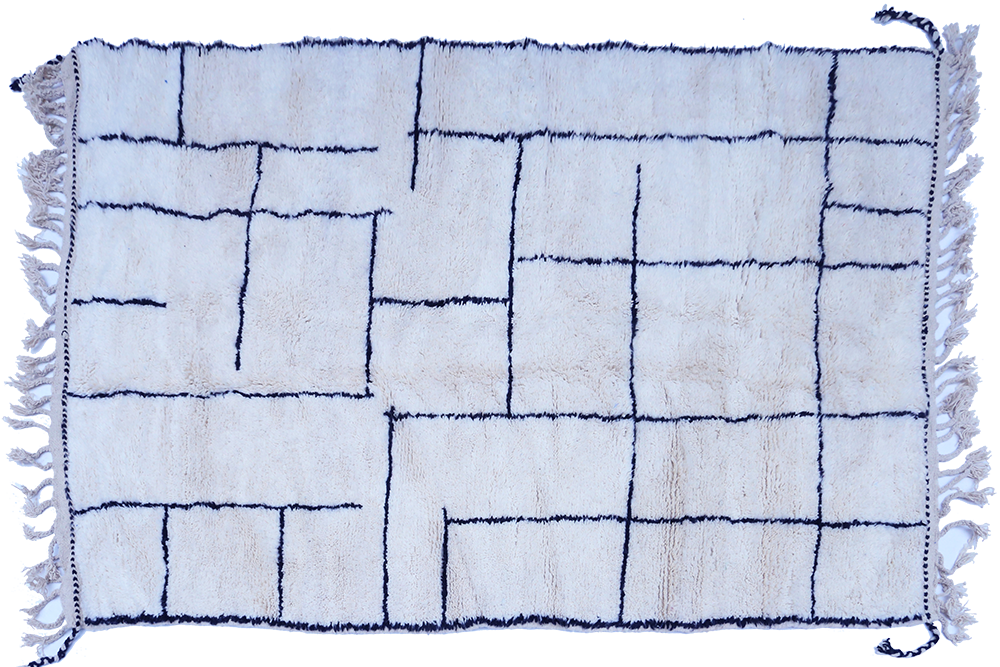 Small white Berber carpet Béni Ouarain with black lines