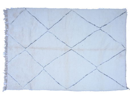 Très grand tapis berbère Béni Ouarain blanc uni avec motifs gravés en noir