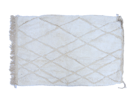 Petit tapis berbère Béni Ouarain blanc uni avec motifs gravés