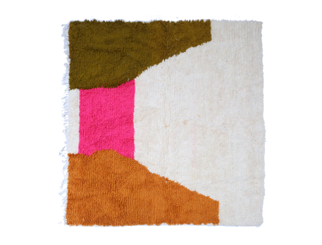 Grand tapis berbère Azilal carré moderne blanc terracotta rose et vert marron
