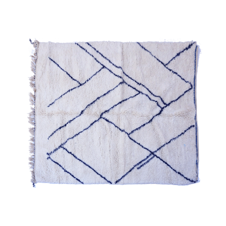 Grand tapis berbère Béni Ouarain carré blanc uni avec des lignes en bleu 