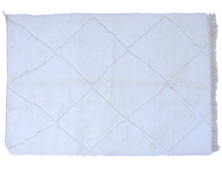 Large plain white Beni Ouarain Berber carpet with engraved lozenges