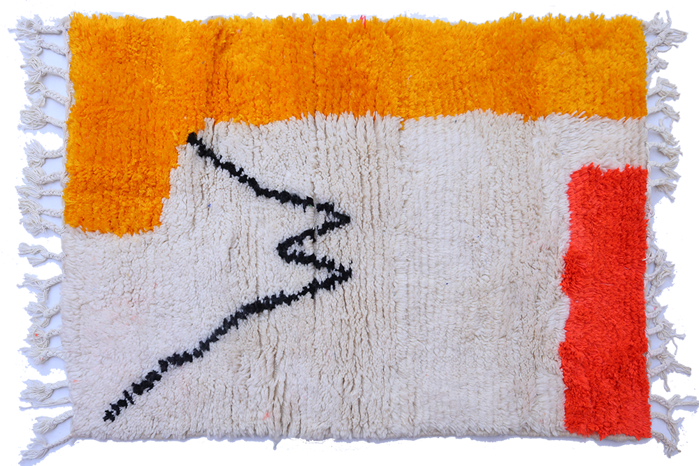 Petit tapis berbère Azilal moderne blanc et motifs en jaune orange et noir