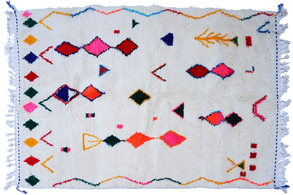 Grand tapis berbère Azilal blanc avec losanges zigzags bleu rose vert rouge jaune 