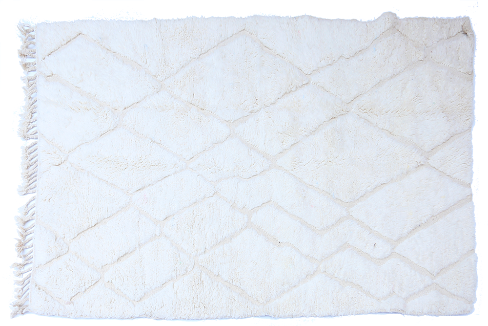 Grand tapis berbère Béni Ouarain blanc uni avec motifs gravés