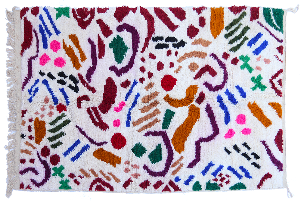 Tapis Boujad avec des motifs colorés en grenat vert marron bleu violet et rose