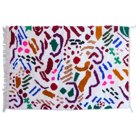 Tapis Boujad avec des motifs colorés en grenat vert marron bleu violet et rose