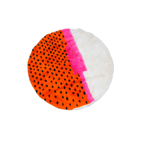 Kleiner, moderner, runder Azilal-Berberteppich in Weiß und Orange mit schwarzen Punkten