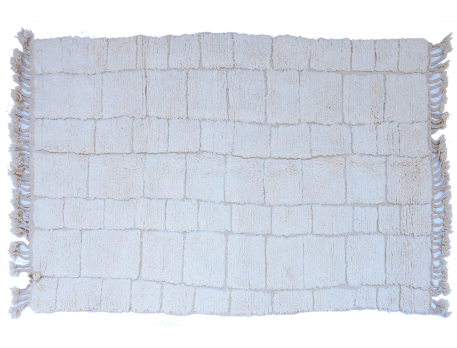 Large plain white Beni Ouarain Berber carpet with engraved white lines