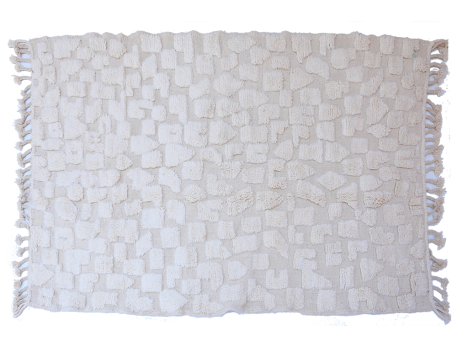 Grand tapis berbère Béni Ouarain blanc uni avec des motifs gravés en blanc