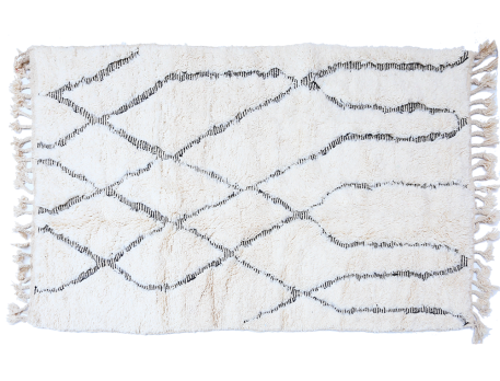 Grand tapis berbère Béni Ouarain blanc avec des lignes gravées en noir