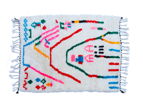Petit tapis berbère Azilal blanc avec des lignes en rose vert jaune orange et bleu
