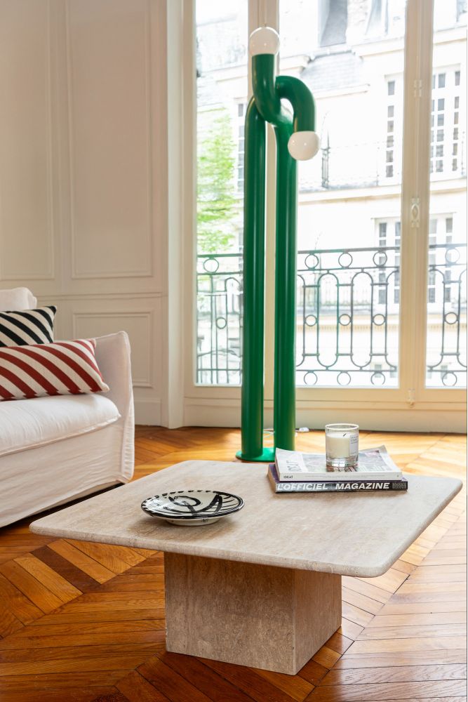 Vierkante salontafel van travertijn