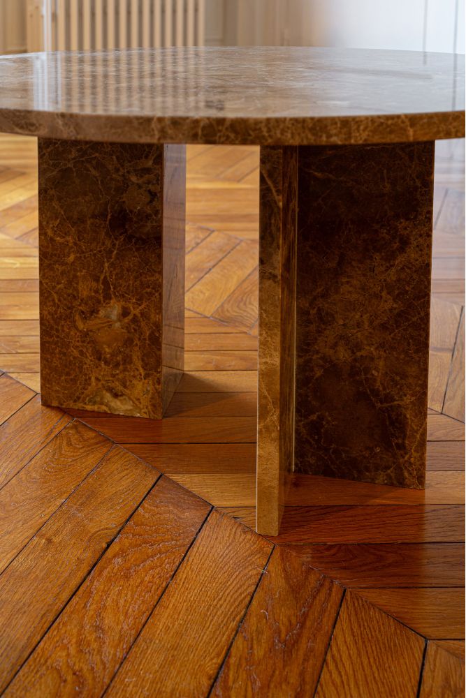 Tavolino basso rotondo in marmo beige