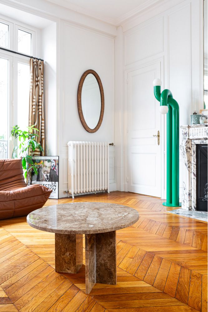 Table basse effet marbre blanc avec verre – Très bon état - Ameublement