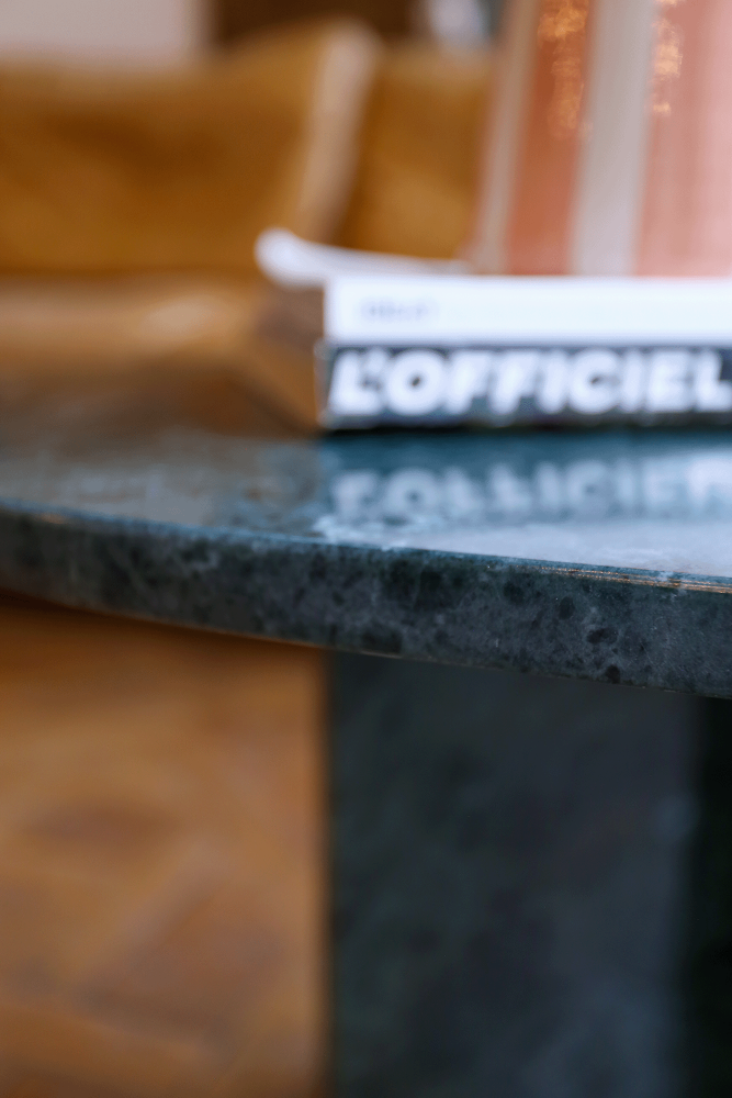 Lage salontafel van groen marmer