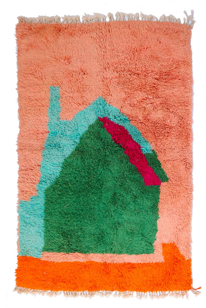 Alfombra bereber Azilal moderna en rosa terracota con toques de color rosa y verde.