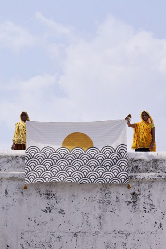 Plaid. Making Waves Kantha. CQC LA. 

Decke. Making Waves Kantha. CQC LA.