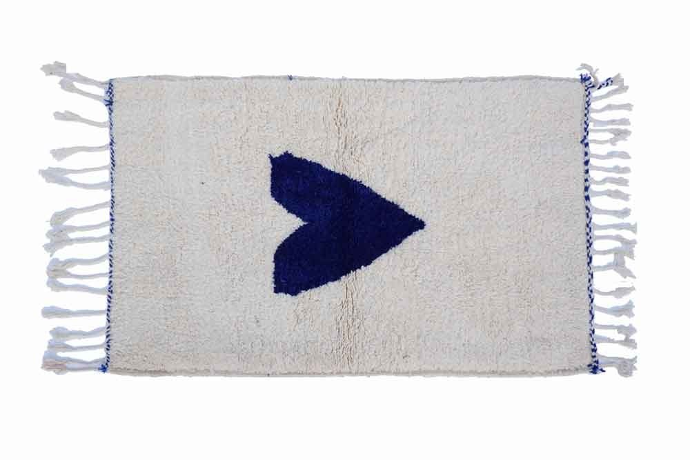 Azilal Moroccan berber carpet white with blue heart