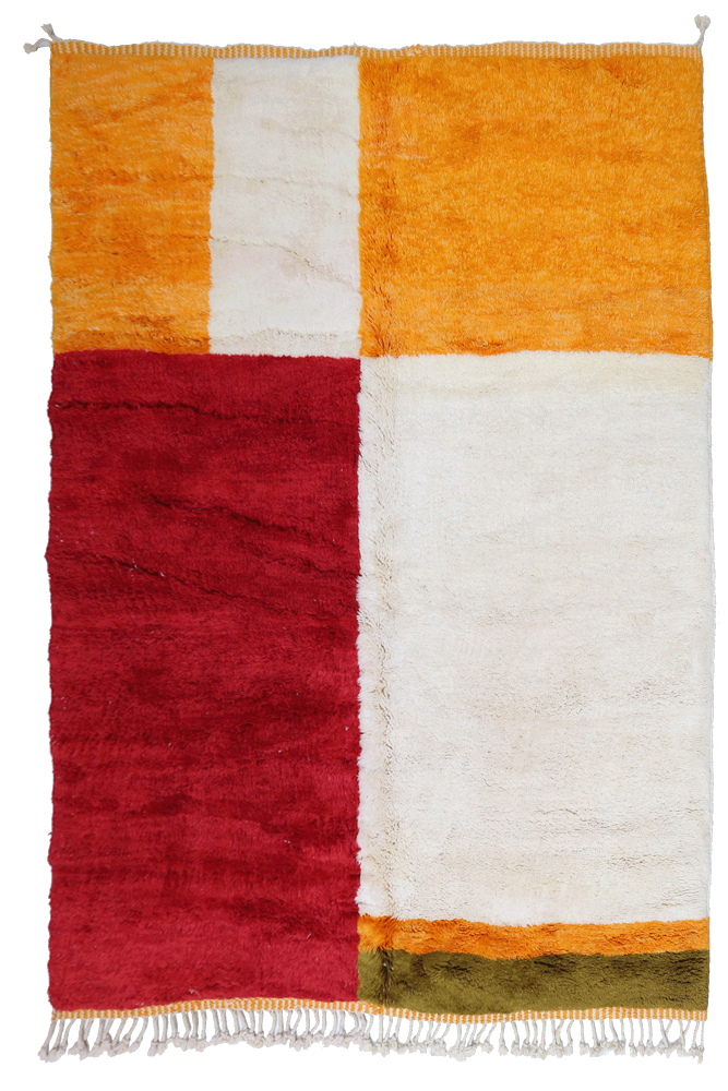 Tapis berbère aux motifs géométriques, dans des teintes de rouge, jaune, blanc et vert, au style contemporain.