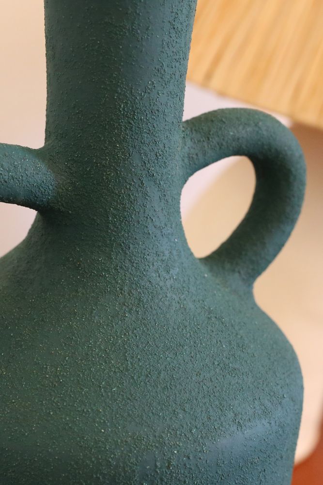 Entenblauer Keramikvase mit Henkeln. Handgefertigt in Marokko.