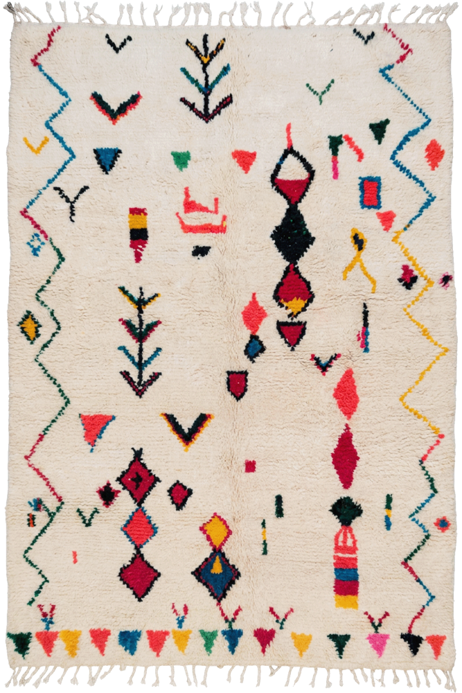 Tapis berbère aux motifs géométriques colorés, dominé par des teintes crème, rouge, bleu et vert.