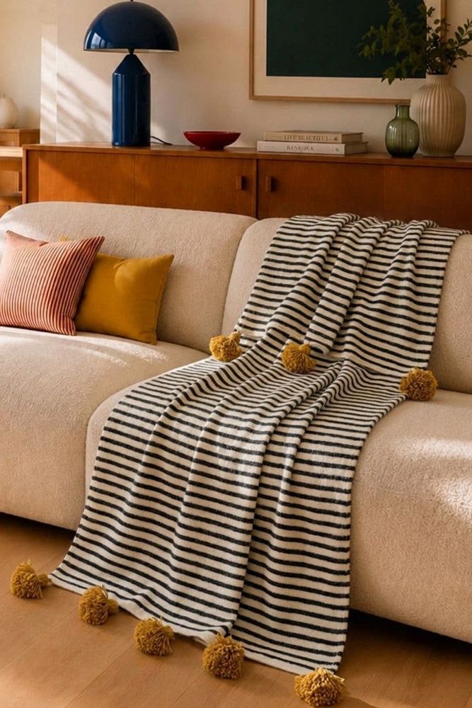 Plaid berbère pompon moutarde